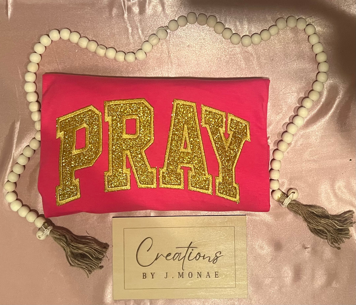 Pray embroidery T-shirt
